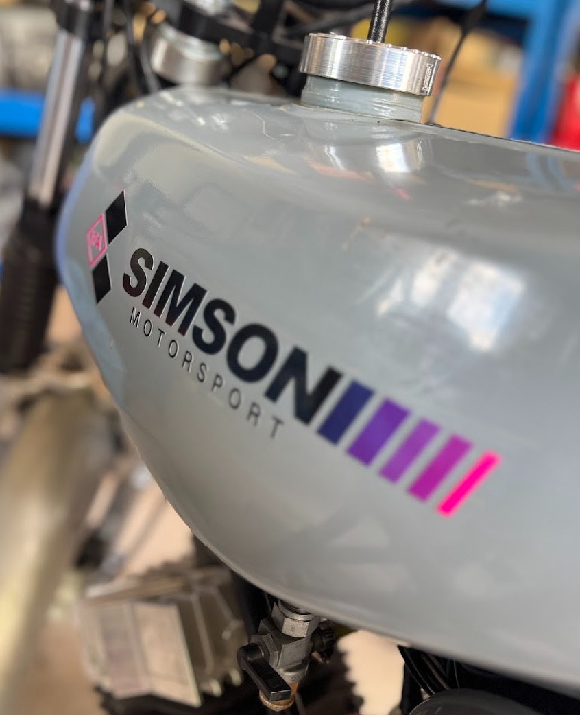 2 teiliges Aufkleber Set Simson Motorsport Schwarz Pink