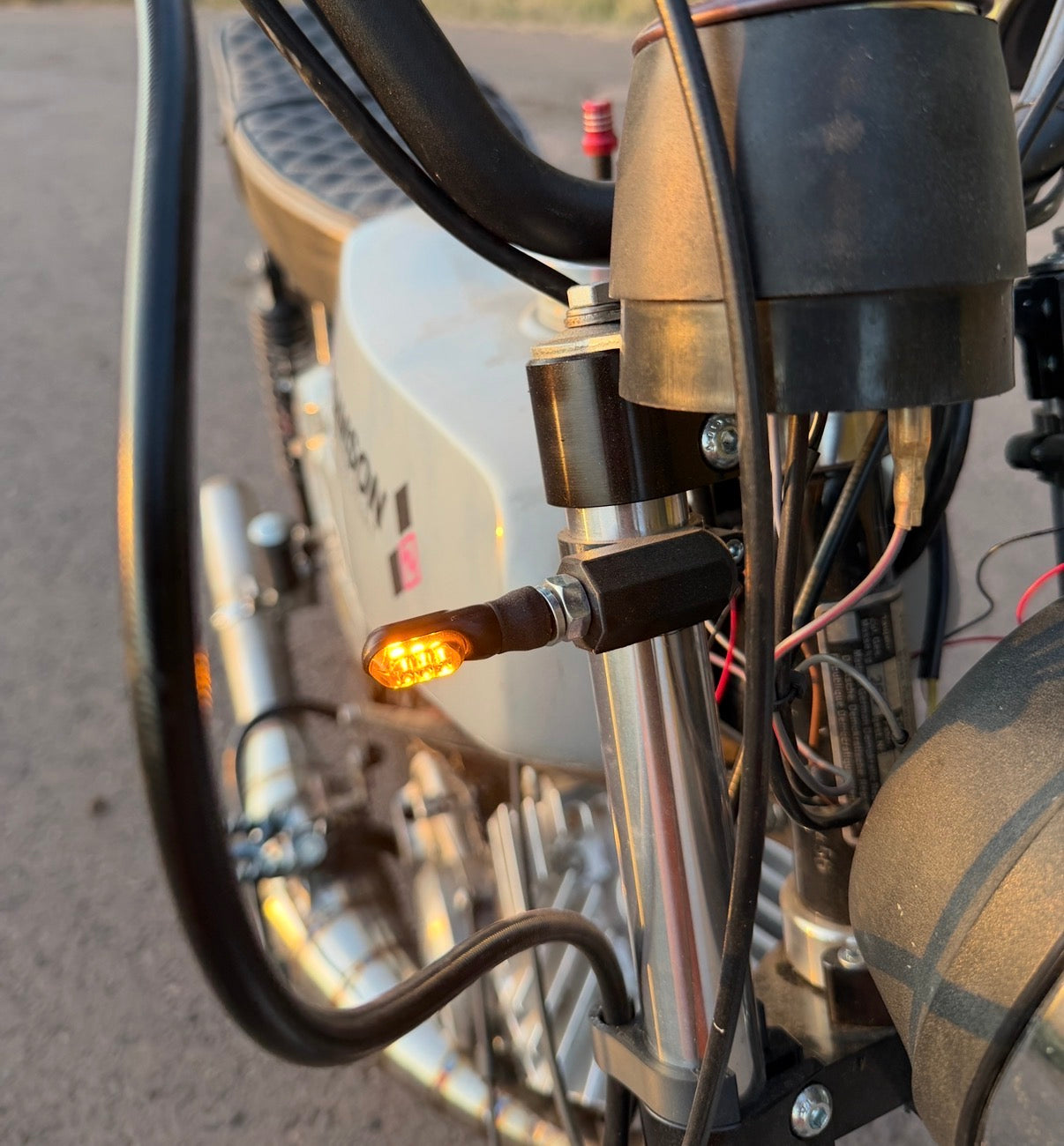 Simson LED Blinker Set S50 S51 S70 – Komplettset mit ECE-R50, Metallhalter & Blinkgeber