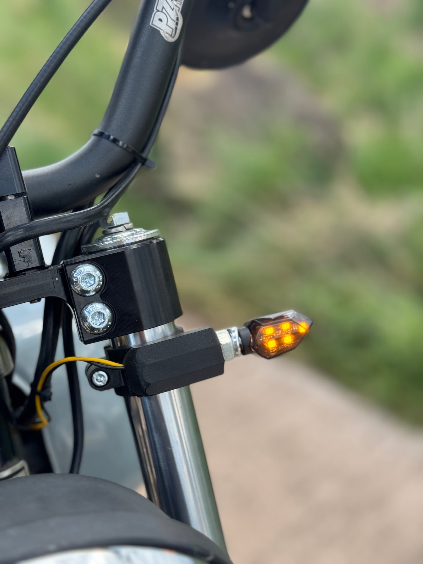Hochwertiges 12 V Blinkerhalter SET  inkl. LED-Blinker – Komplett-Set für deine Simson!